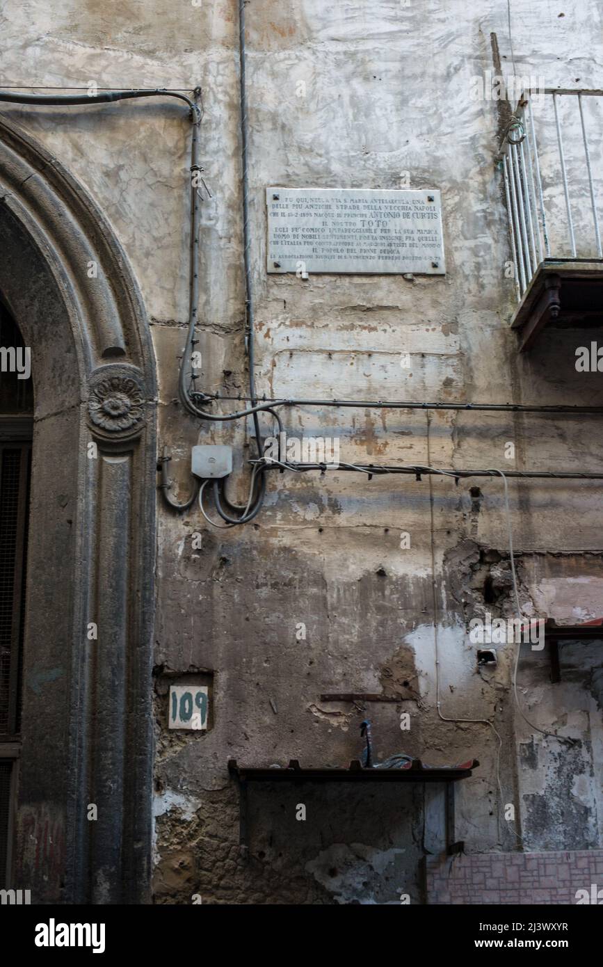 Naples, Italie 31/05/2013: Rione Sanità, la maison où Totò habitait via Santa Maria Ante Saecula. ©Andrea Sabbadini Banque D'Images