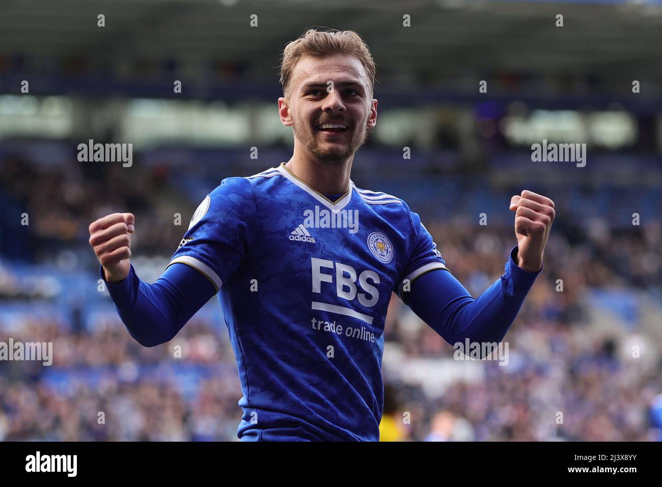 LEICESTER, ROYAUME-UNI. 10th AVRIL : Kiernan Dewsbury-Hall de Leicester City célèbre la victoire de ses équipes lors du dernier coup de sifflet lors du match de la Premier League entre Leicester City et Crystal Palace au King Power Stadium, Leicester, le dimanche 10th avril 2022. (Crédit : James HolyOak | MI News) crédit : MI News & Sport /Alay Live News Banque D'Images