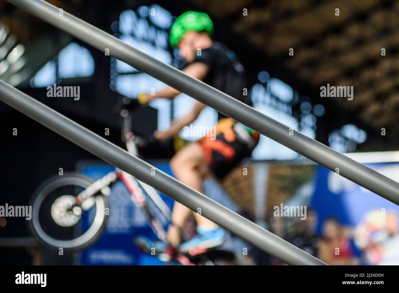 Krystian Herba est le détenteur de six Guinness Book record de construction ascenscion avec un vélo dans le monde | Krystian Herba est le détenteur de six records Banque D'Images