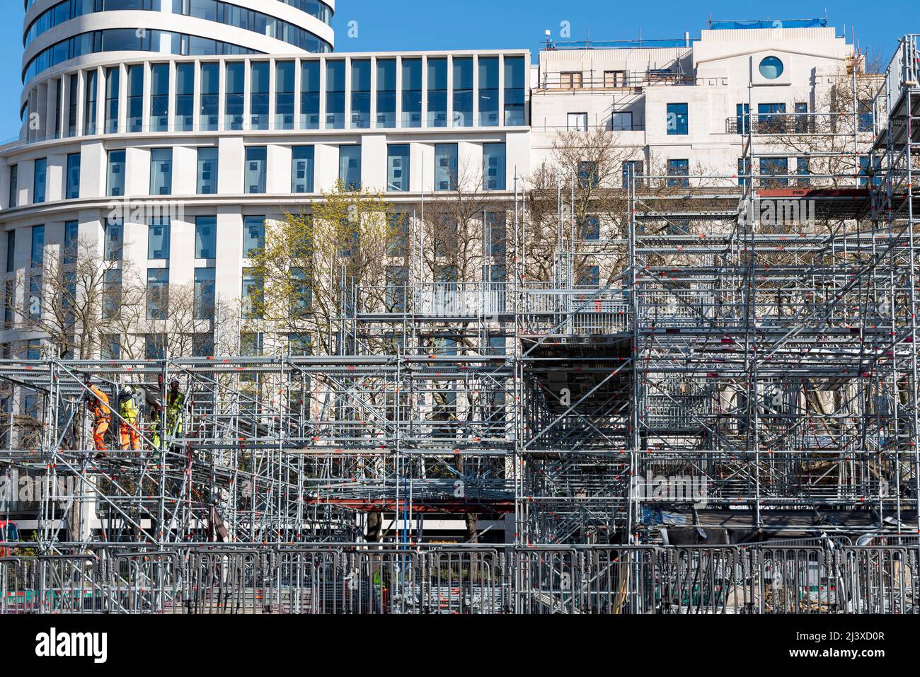 Démantèlement de Marble Arch Mound, ou Marble Arch Hill, une colline artificielle temporaire de 25 mètres de haut située à côté de Marble Arch à Londres Banque D'Images