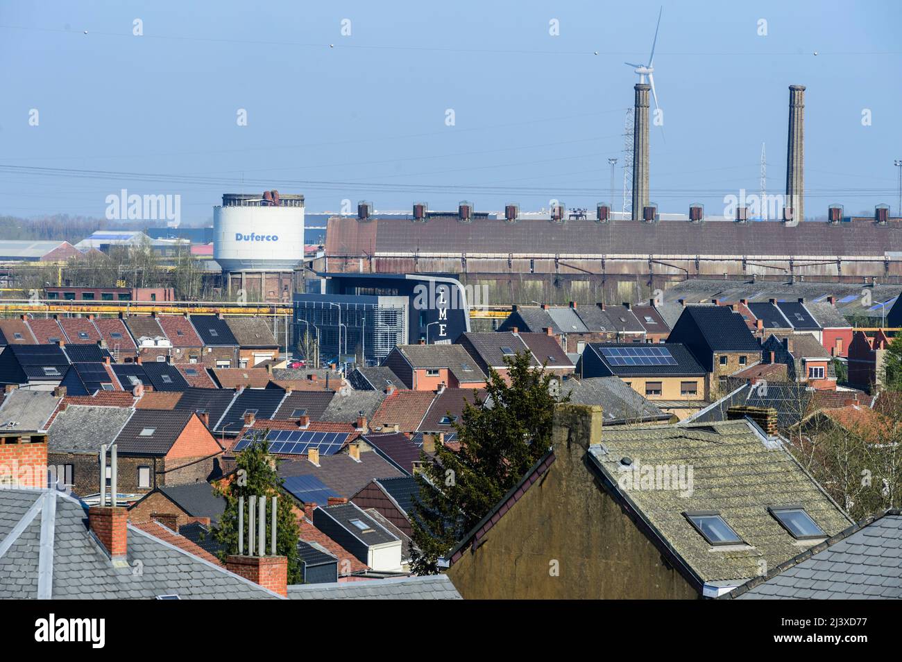 Vue panoramique sur la Louvière et la manufacture Duferco | vue en haut de la Louvière et sur l'intérieur et les cheminés Duferco Banque D'Images