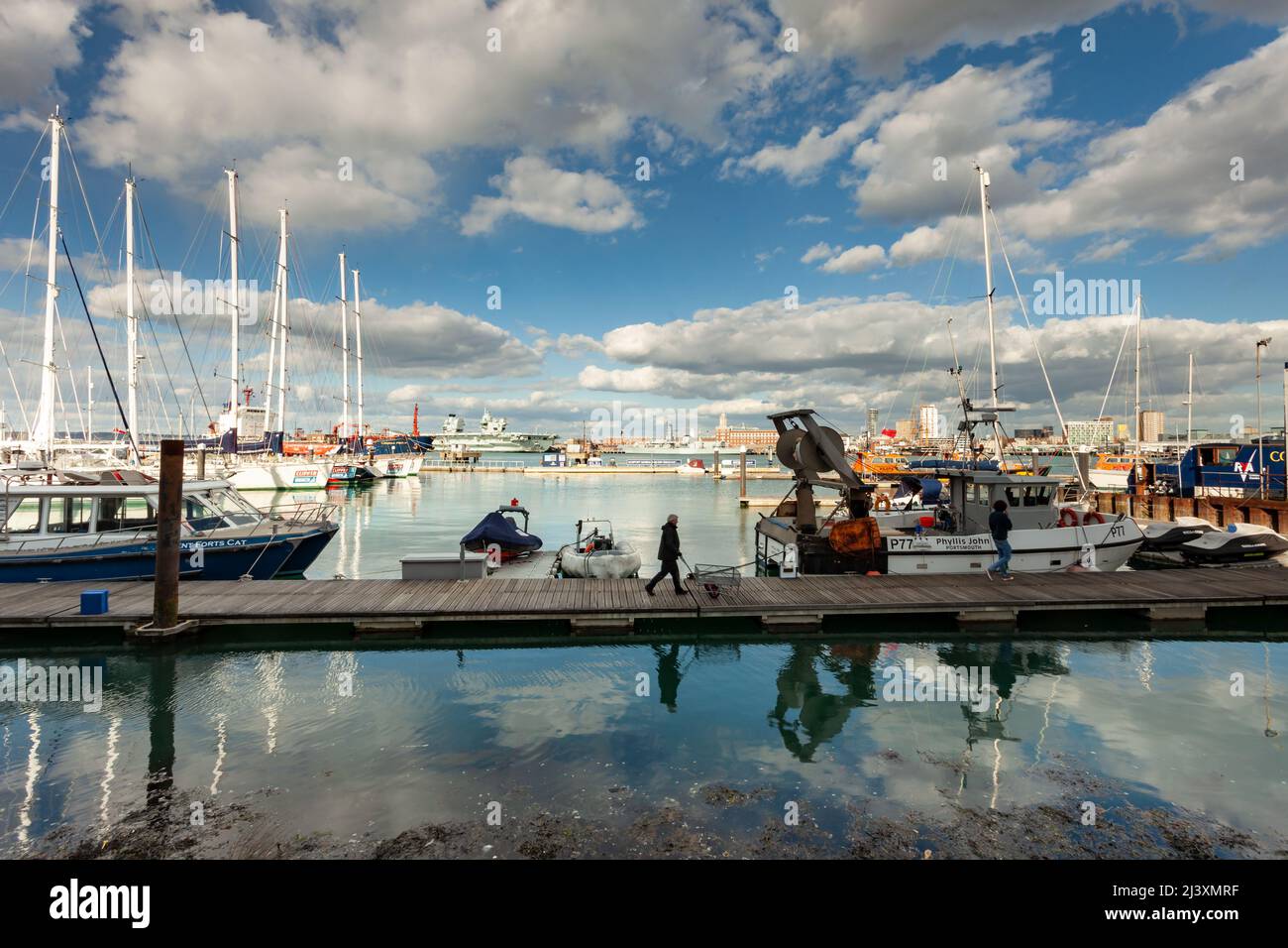 Après-midi de printemps à Gosport Marina, Hampshire, Angleterre. Banque D'Images