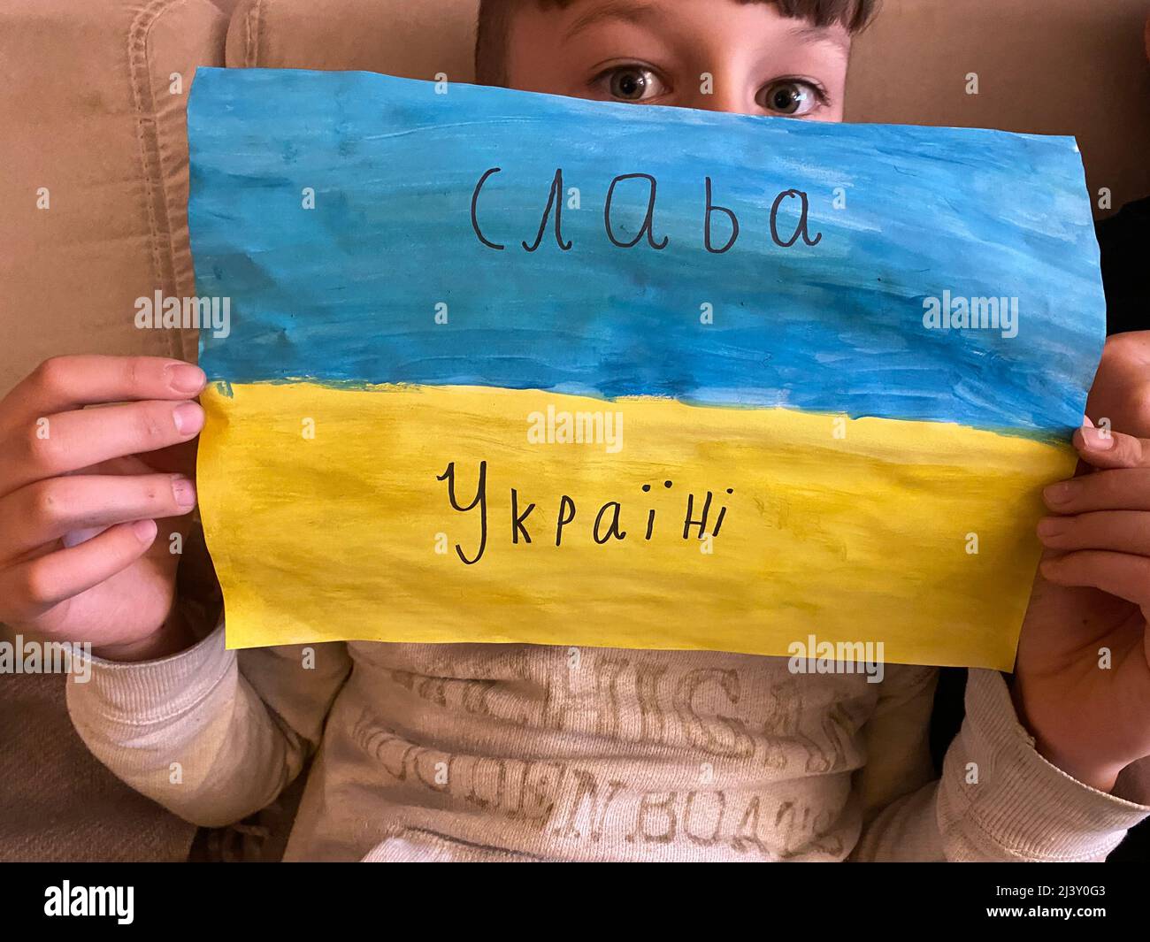 Slava Ukrainie enfant ukrainien dessin drapeau ukrainien Guerre en Ukraine soleil ukrainien enfant ukrainien dessin Ukraine paix Banque D'Images