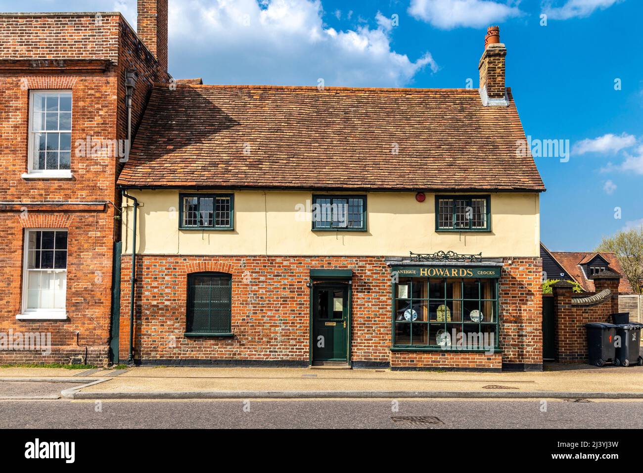 Extérieur de Howards Antique Clocks Shop le long de Whitehorse Street à Baldock, Royaume-Uni Banque D'Images
