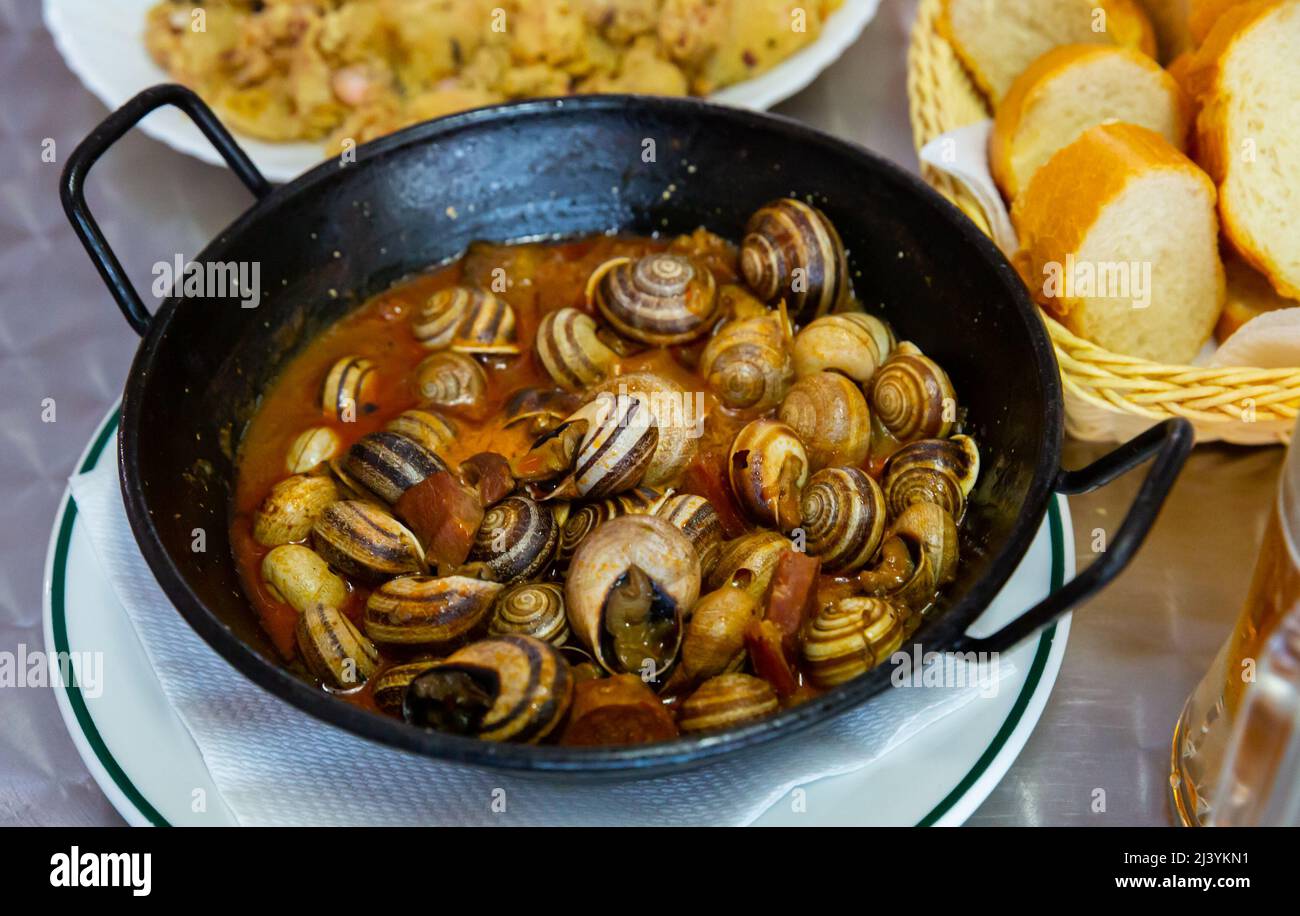 Escargots. Cuisine espagnole Banque D'Images
