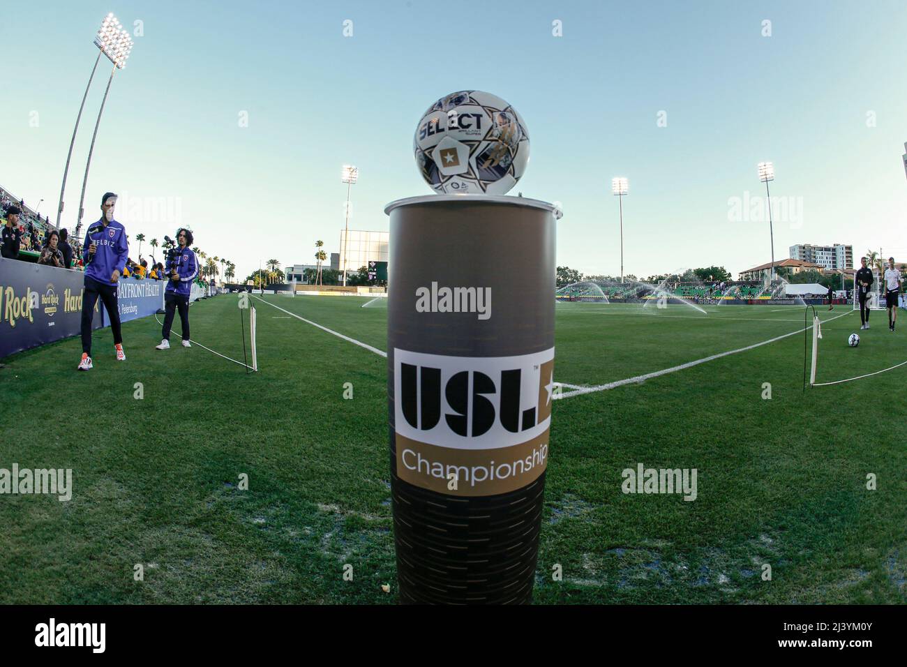 Saint-Pétersbourg, FL : une vue générale du ballon de jeu et du terrain lors d'un match de football USL entre les jeux de Tampa Bay et le Miami FC, samedi 9 avril, Banque D'Images
