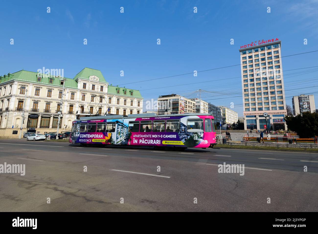 Place Unirii à Iasi, Roumanie avec l'hôtel Traian, l'hôtel Unirea et un tramway de GT4 à Maschinenfabrik Esslingen. Union Square ou Piata Unirii à Iași. Banque D'Images