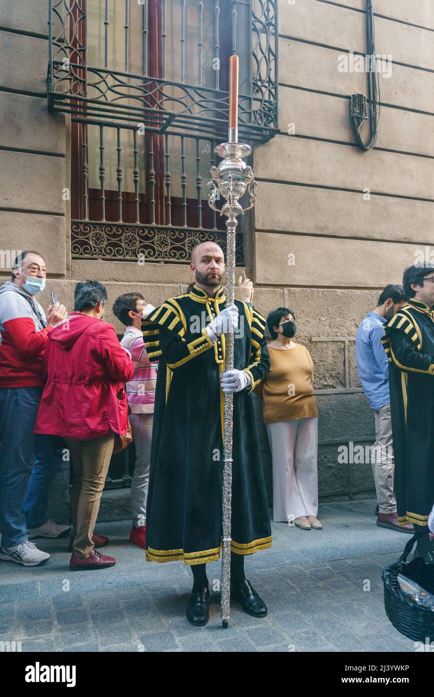 Madrid, Espagne. 10th avril 2022. Un Nazaréen vu pendant la procession des étudiants (Los Estudiantes) à travers les rues du centre de Madrid. Après deux ans interrompus par la pandémie, la semaine sainte retourne dans les rues d'Espagne avec ses processions et ses fêtes traditionnelles. Les processions traditionnelles ont lieu le dimanche des palmiers, une date pour commémorer l'entrée de Jésus de Nazareth à Jérusalem (photo d'Atilano Garcia/SOPA Images/Sipa USA) Credit: SIPA USA/Alay Live News Banque D'Images