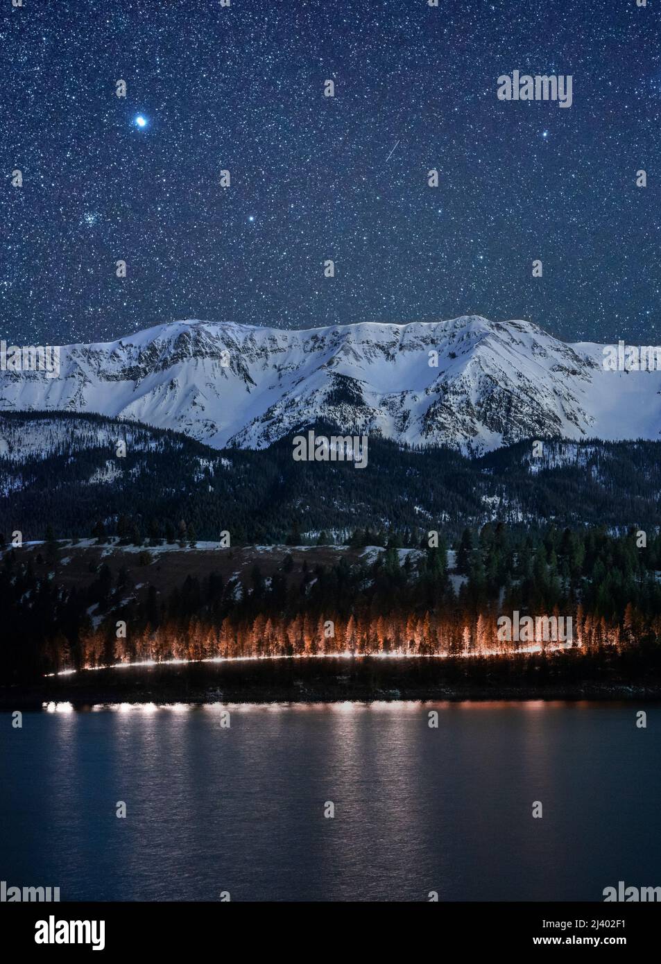 Chef Joseph Mountain sous un ciel nocturne, lac Wallowa, Oregon Banque D'Images