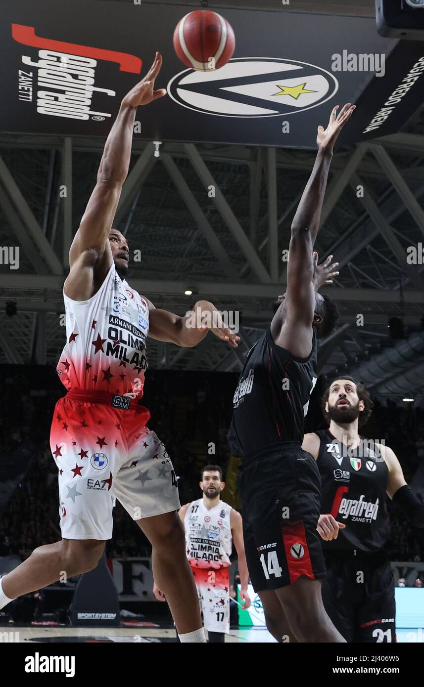 Kyle Hines (Armani Exchange Milano) pendant la série A1 italien LBA championnat de basket-ball match Segafredo Virtus Bologna vs. AIX Armani Exchange Olimpia Milano au Segafredo Arena - Bologne, 10 avril 2022 - photo: Michele Nucci Banque D'Images