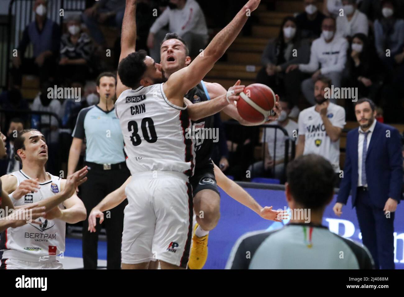 PalaRadi, Cremona, Italie, 10 avril 2022, ADAS Juskevicius (Vanoli Cremona) pendant Vanoli Panier Cremona vs Bertram Derthona Tortona - Italien Basketball A Serie Championship Banque D'Images