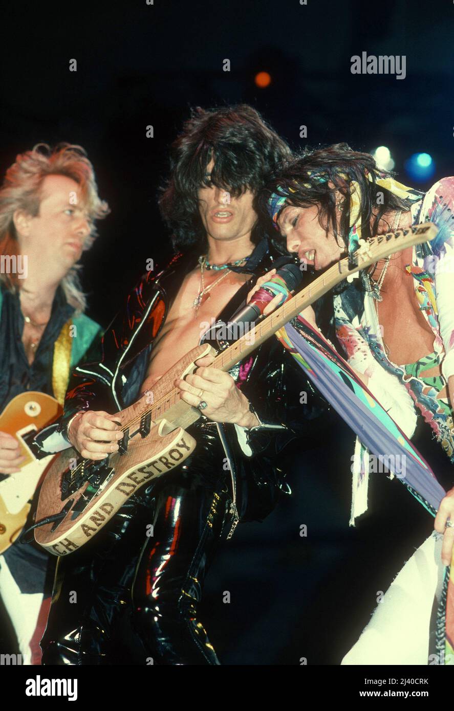 Aerosmith en concert en 1988 Credit: Jeffrey Mayer / Rock Negative / MediaPunch Brad Whitford, Joe Perry et Steven Tyler Banque D'Images