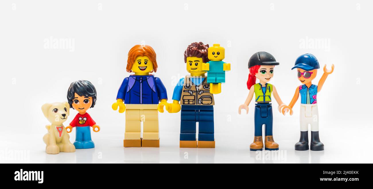 2021 : personnages du constructeur LEGO, Portrait de famille, ensemble Banque D'Images