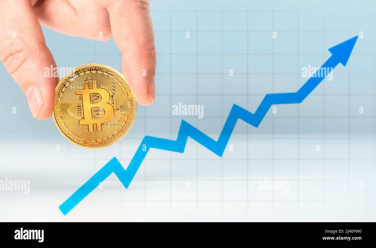 Crypto-monnaie. Croissance du stock de Bitcoin. Le graphique montre une  forte augmentation du prix du bitcoin. Image pour les investisseurs dans le  bloc et la crypto-monnaie à croissance rapide Photo Stock -