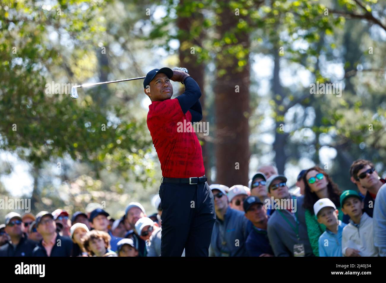 (220411) -- AUGUSTA, le 11 avril 2022 (Xinhua) -- Tiger Woods des États-Unis participe à la dernière partie du tournoi de golf Masters 2022 au Augusta National Golf Club, à Augusta, aux États-Unis, le 10 avril 2022. (Tournoi de golf de Masters/Handout via Xinhua) Banque D'Images