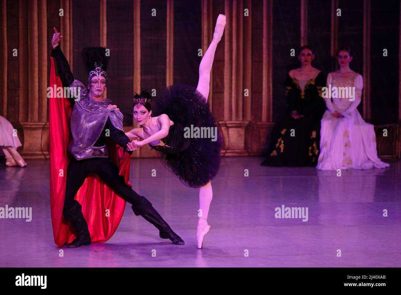 Paris, France, le 7 avril 2022, Festival de Saint-Pétersbourg Ballet, danse des étoiles Elena Germanovich et Alexander Abaturov, François Loock/Alamy Banque D'Images