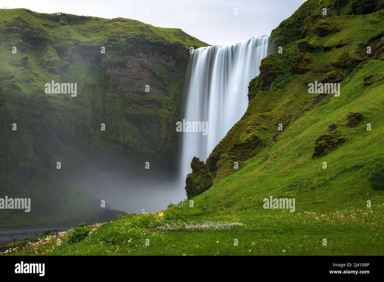 Cascade de Skogafoss dans le sud de l'Islande Banque D'Images