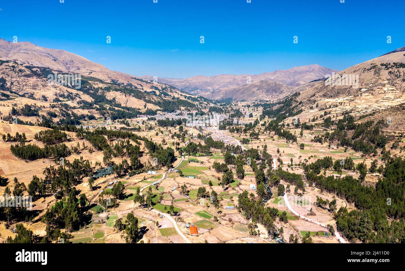 Vue aérienne de la ville de Pitumarca dans la région de Cusco au Pérou Banque D'Images