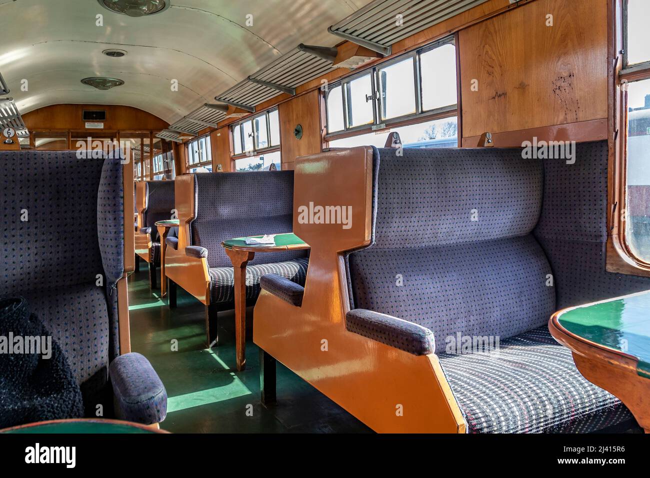 À l'intérieur d'un train sur le chemin de fer North Norfolk – la ligne du coquelicot, East Anglia, Angleterre, Royaume-Uni Banque D'Images