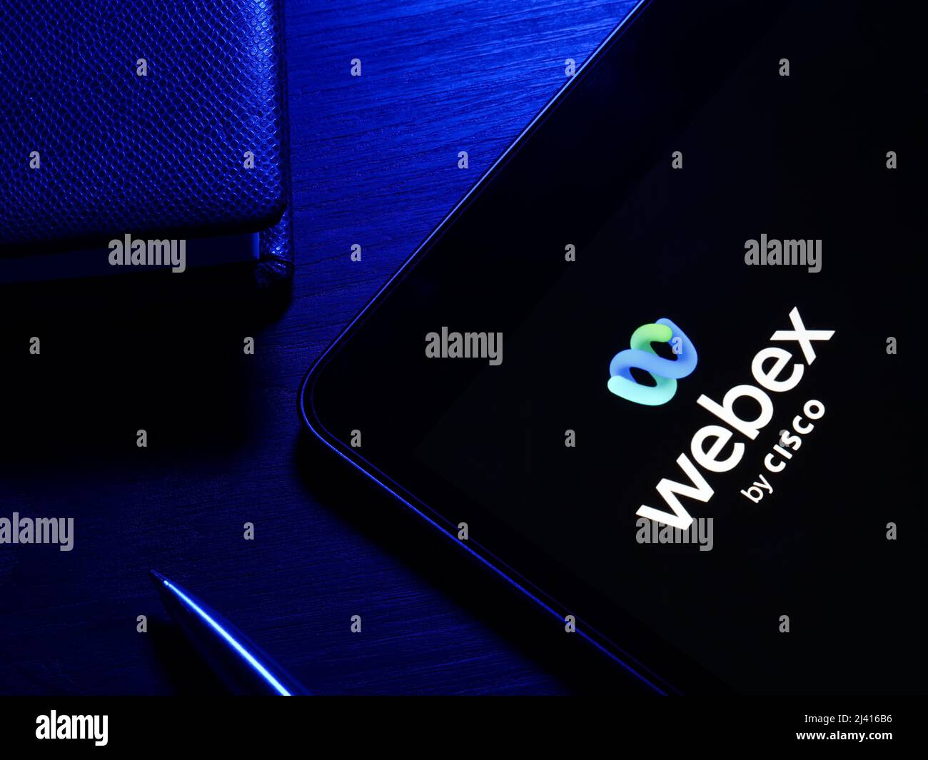 KIEV, UKRAINE - 30 mars 2022. Logo de la solution d'entreprise Webex de Cisco pour la visioconférence. Banque D'Images