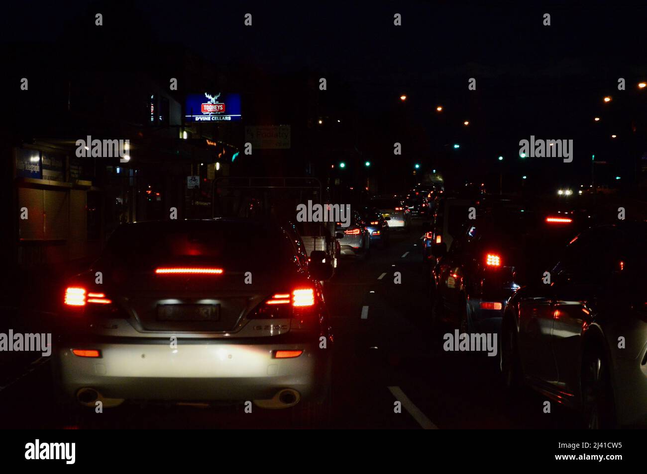 La Great Western Highway à Wentworth Falls avec circulation Banque D'Images