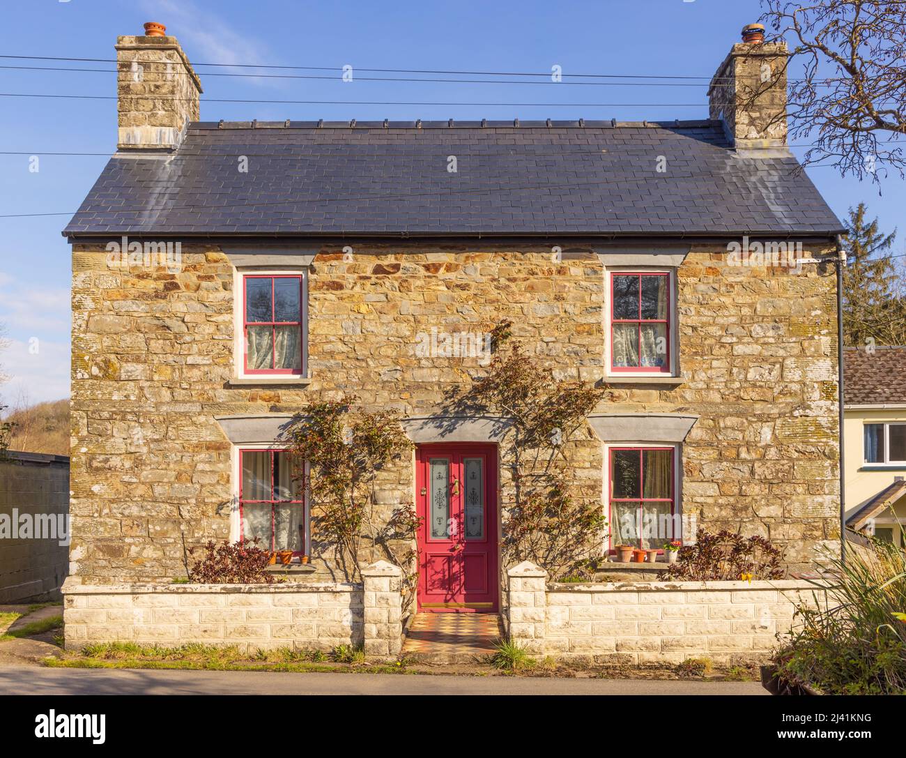 Cottage traditionnel gallois indépendant en pierre gallois. Banque D'Images