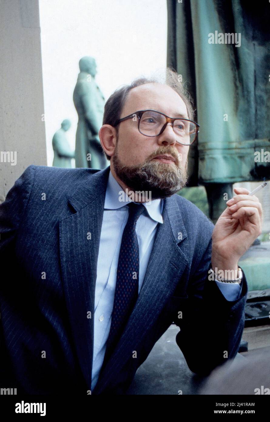 Gerd Heidemann, deutscher reporter, am letzten Tag des 'Sterne'-Prozesses wegen Betruges mit gefälschten Hitler-Tagebüchern vor dem Landgericht à Hambourg, Allemagne 1985. Banque D'Images