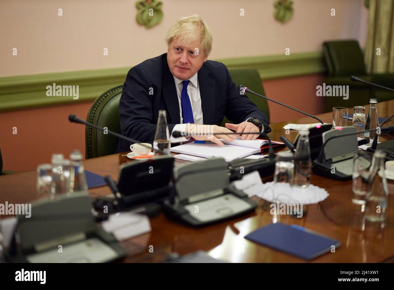 Kiev, Ukraine. 09 avril 2022. Le Premier ministre britannique Boris Johnson, lors de discussions bilatérales avec le président ukrainien Volodymyr Zelenskyy et des membres de son gouvernement, le 9 avril 2022 à Kiev, en Ukraine. Credit: Présidence de l'Ukraine/Présidence de l'Ukraine/Alamy Live News Banque D'Images