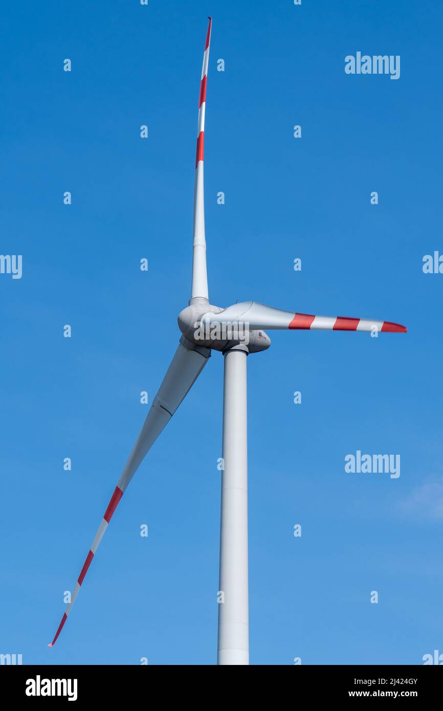 Production d'énergie alternative et écologique dans le parc éolien Banque D'Images