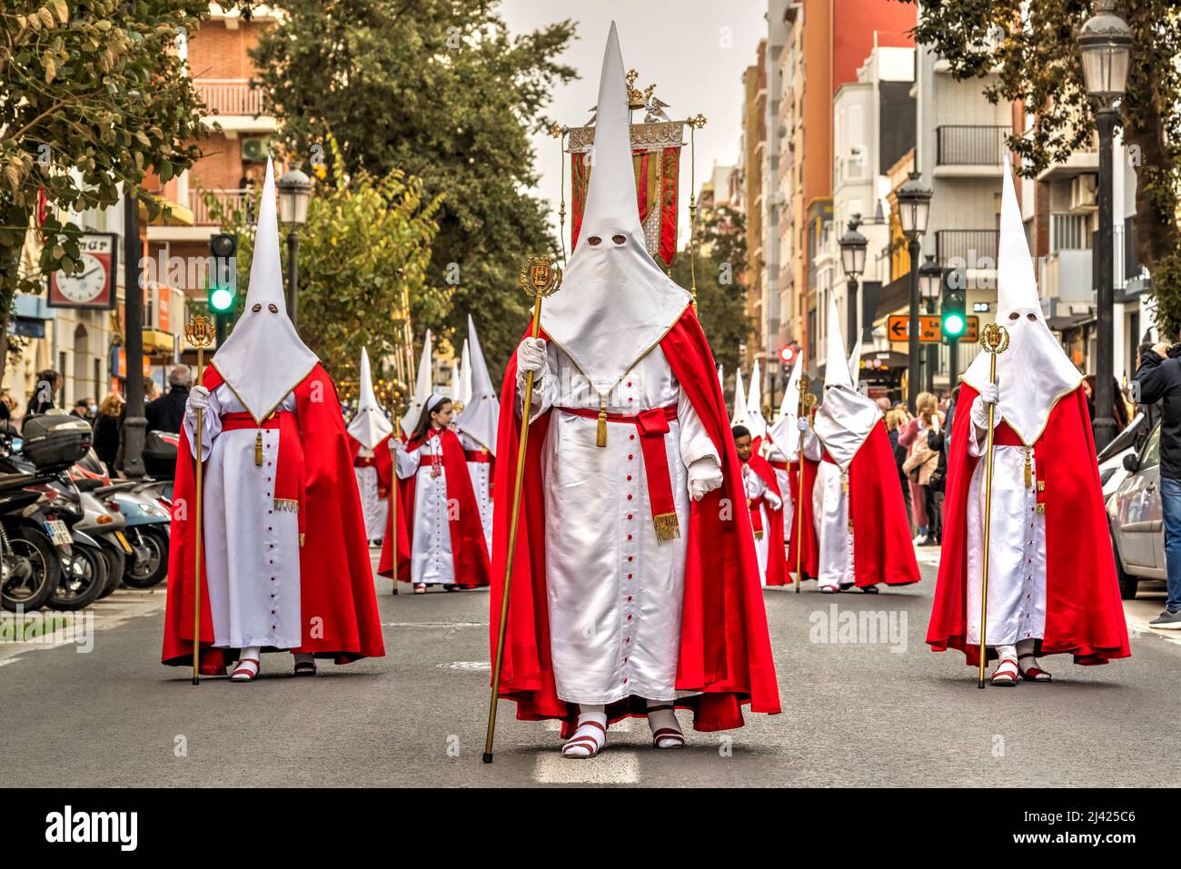 Procession du Real Hermandad del Santo Caliz pendant la semaine Sainte de Pâques (Semana Santa) à Valence, Espagne Banque D'Images