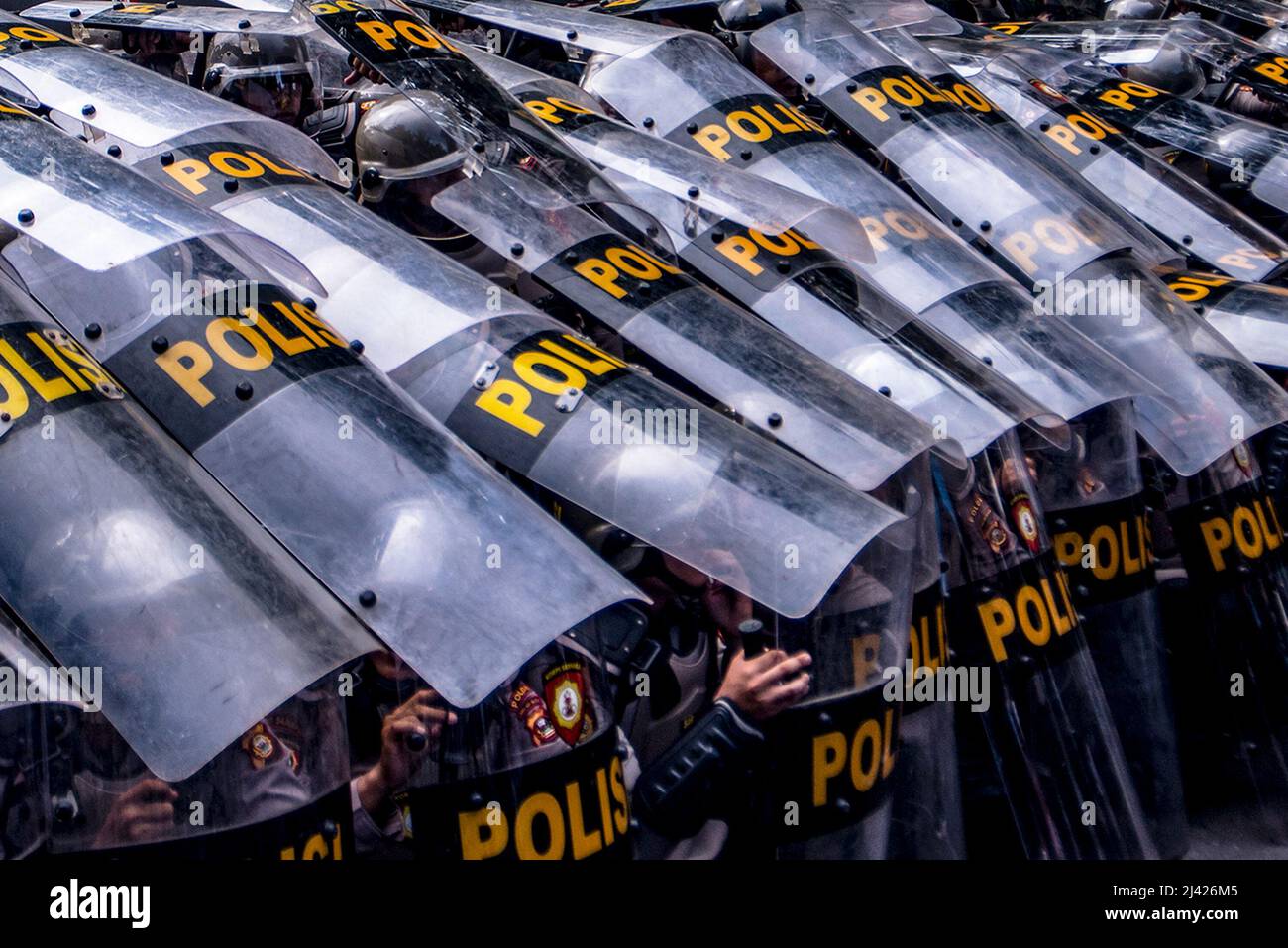 Palembang, Sumatra Sud, Indonésie. 11th avril 2022. La police qui garde les manifestations étudiantes refuse de prendre des mesures pour augmenter le mandat présidentiel de l'Indonésie à Palembang, lundi 11 avril 2022. (Credit image: © Sigit Prasetya/ZUMA Press Wire) Credit: ZUMA Press, Inc./Alay Live News Banque D'Images