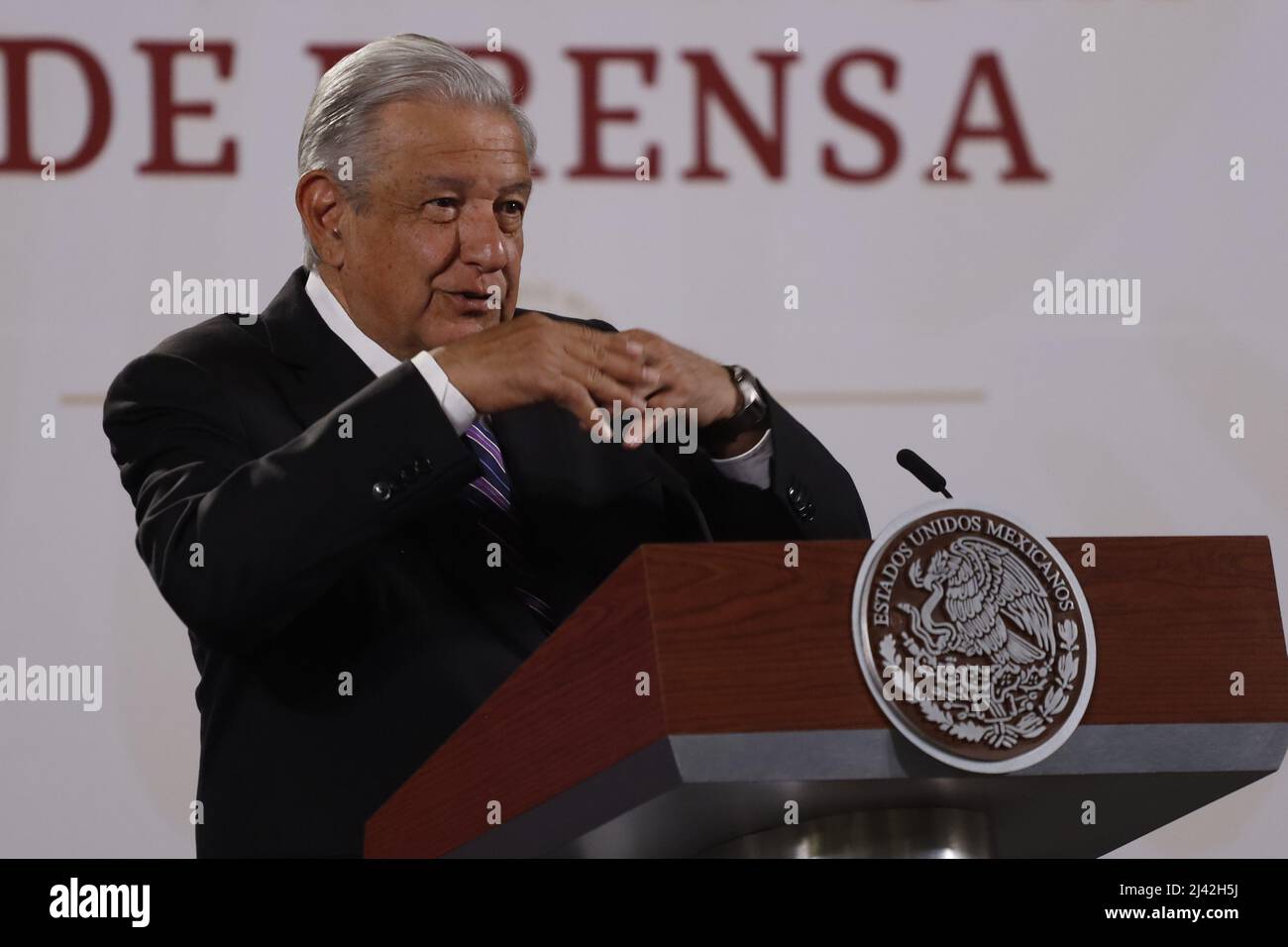 Non exclusif: MEXICO, MEXIQUE APR 11, 2022: Le Président du Mexique, Andrés Manuel López Obrador, offre une conférence de presse après le vote de rappel Banque D'Images