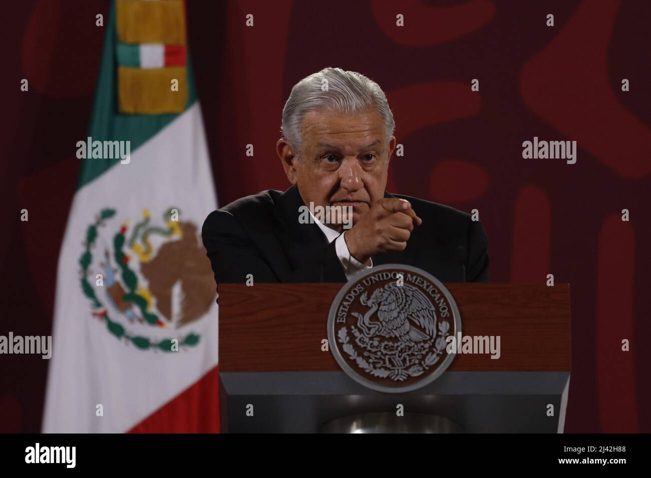 Non exclusif: MEXICO, MEXIQUE APR 11, 2022: Le Président du Mexique, Andrés Manuel López Obrador, offre une conférence de presse après le vote de rappel Banque D'Images