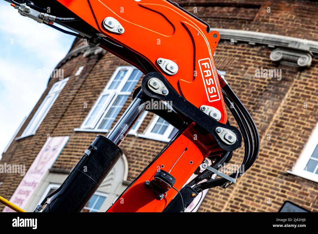 Epsom Surrey Londres, Royaume-Uni, avril 11 2022, gros plan d'Une grue de levage hydraulique montée sur camion Banque D'Images