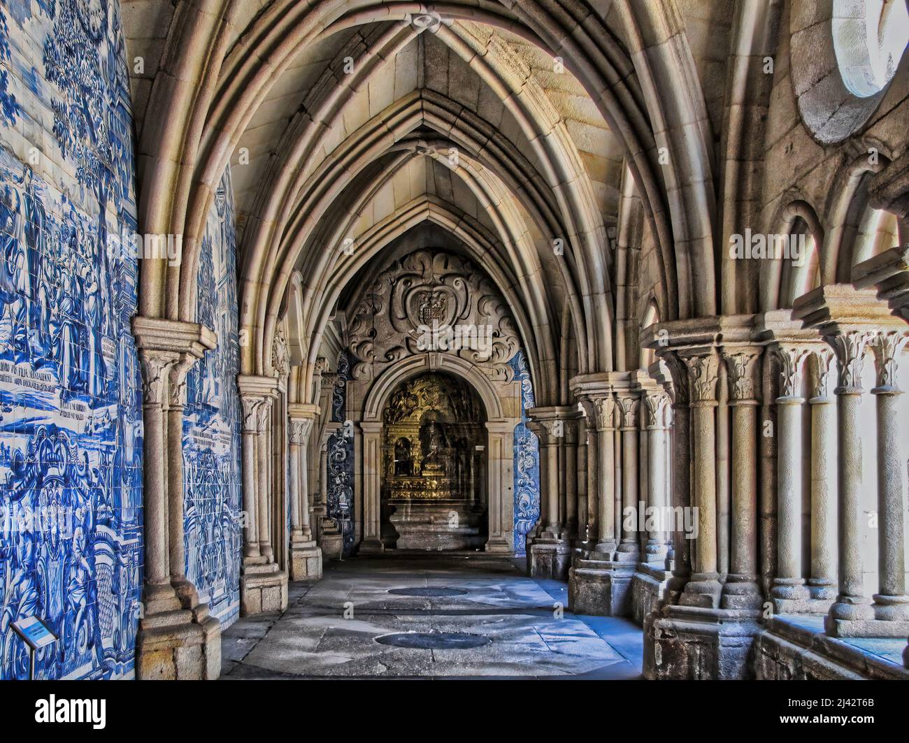 La cathédrale de Porto (Sé do Porto) est une église catholique romaine ...