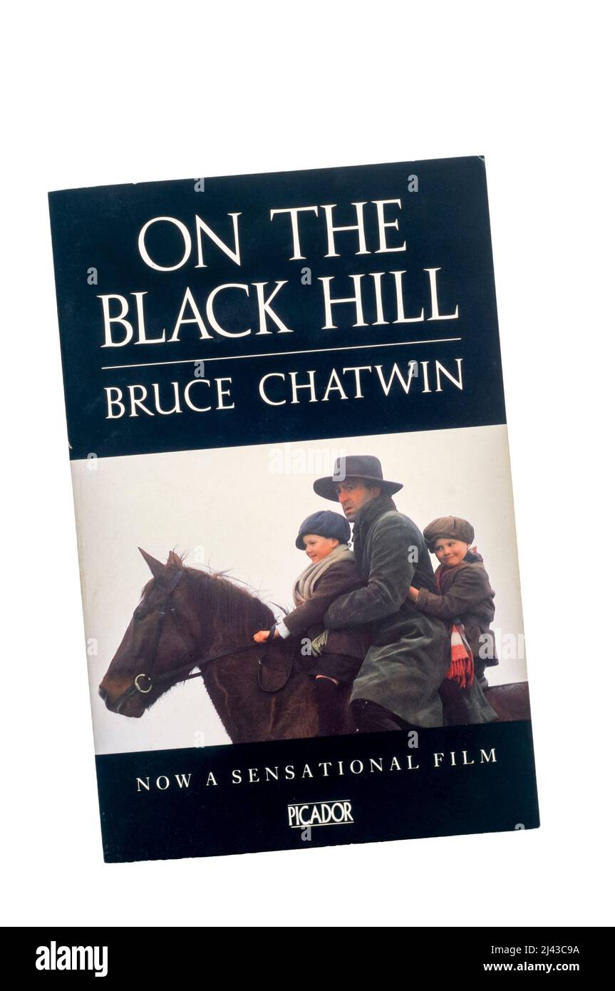 Livre de poche sur la colline Noire un roman de Bruce Chatwin. Publié pour la première fois en 1982, il remporte le prix James Tait Black Memorial et est fait dans un film. Banque D'Images