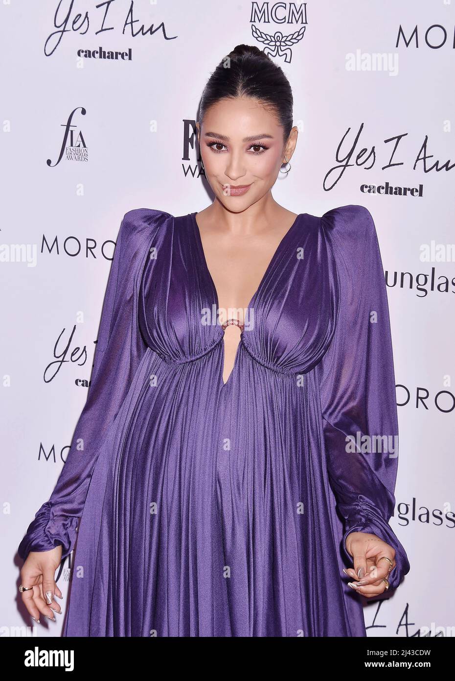 Beverly Hills, env. 10th avril 2022. Shay Mitchell participe aux Prix annuels 6th de la mode Los Angeles du Daily Front Row à Beverly Wilshire, Un hôtel four Seasons, le 10 avril 2022 à Beverly Hills, en Californie. Crédit : Jeffrey Mayer/JTM photos/Media Punch/Alay Live News Banque D'Images