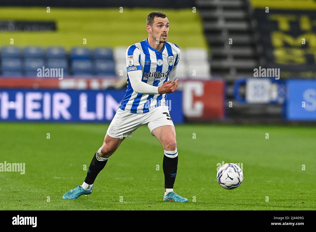 Harry Toffolo #3 de la ville de Huddersfield pendant le match à , le 4/11/2022. (Photo de Craig Thomas/News Images/Sipa USA) Banque D'Images