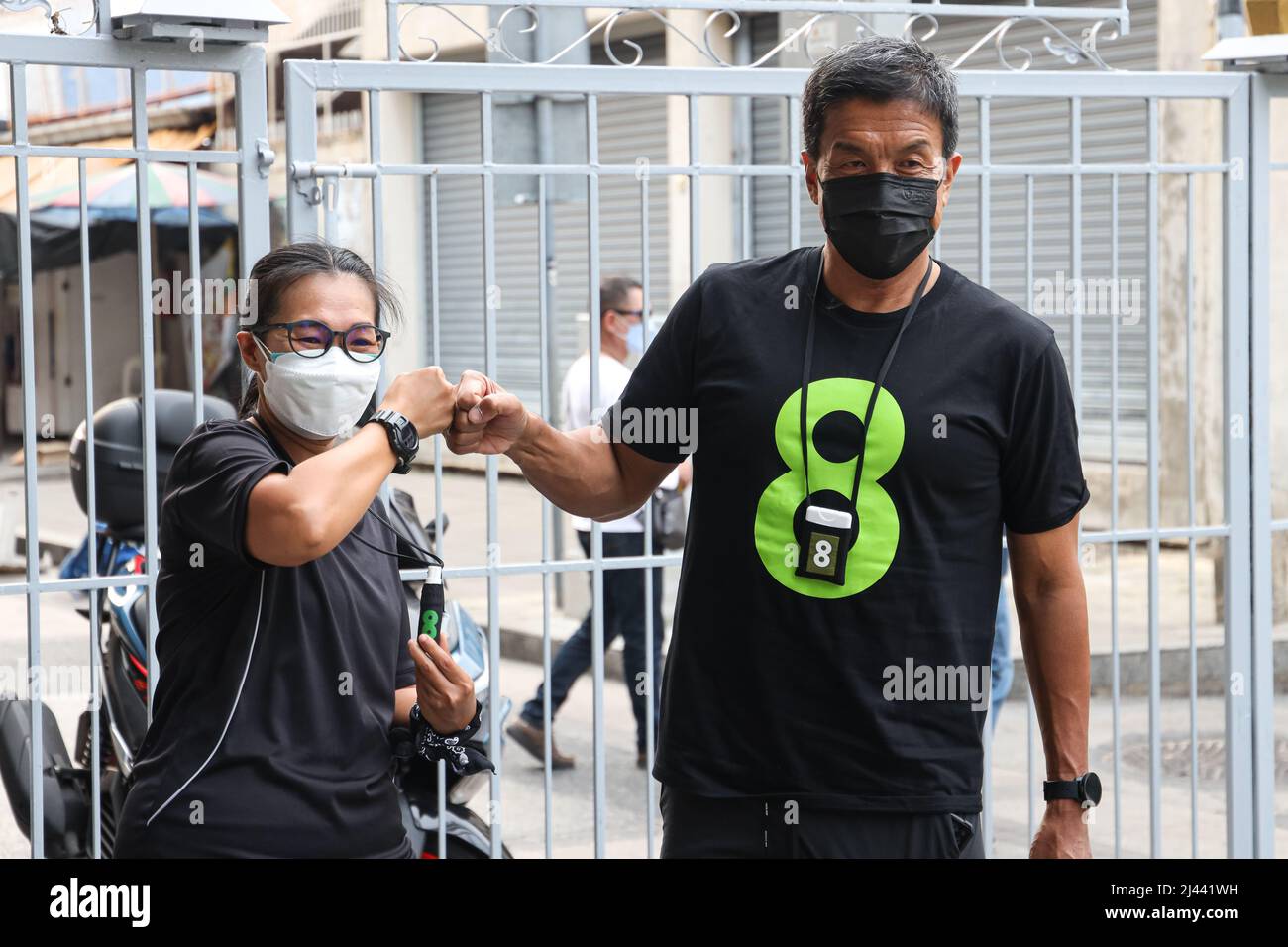 Bangkok, Thaïlande. 8th avril 2022. Le candidat gubernat de Bangkok Chatchart Sitthiphan, numéro 8, a fait campagne au pont Rama VIII du côté de Thonburi, il a le surnom que le peuple lui a donné. L'homme le plus fort au monde, qui aura une élection le 22 mai 2022, après que le précédent gouverneur a été nommé par la junte militaire après les dernières élections, a été il y a 9 ans en 2013 pour 9 ans. (Credit image: © Edirach Toumlamoon/Pacific Press via ZUMA Press Wire) Banque D'Images