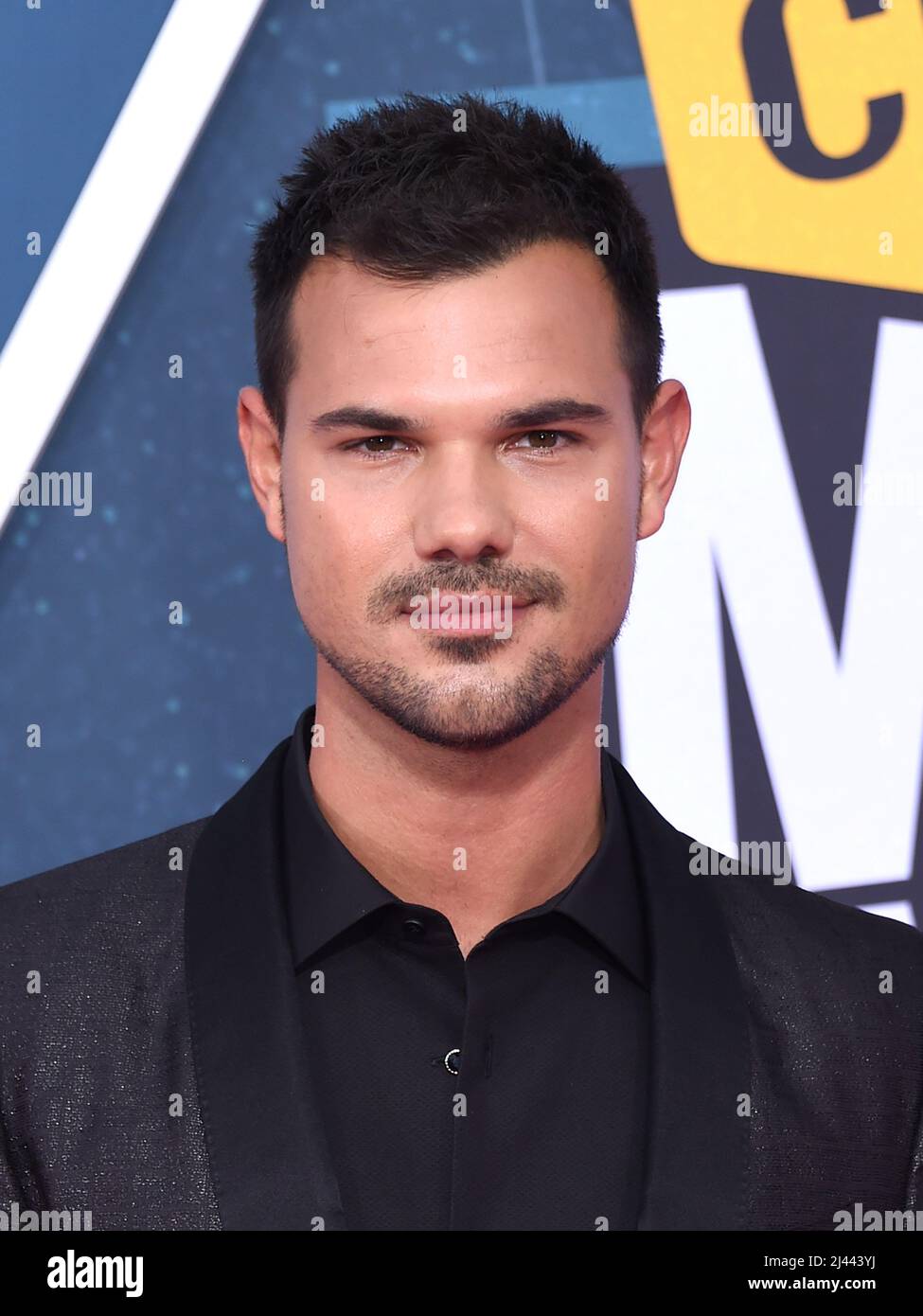 Nashville, États-Unis. 11th avril 2022. Taylor Lautner aux CMT Music Awards 2022 qui ont eu lieu au Nashville Municipal Auditorium le 11 avril 2022 à Nashville, TN. © Tammie Arroyo/AFF-USA.com crédit: AFF/Alamy Live News Banque D'Images