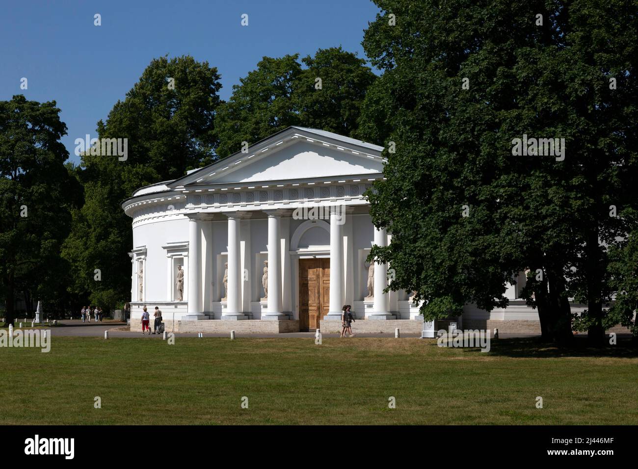 Saint-Pétersbourg, Russie - 17 juillet 2021 : vue sur le palais d'Elagon à Saint-Pétersbourg dans le parc central de la culture et des loisirs Banque D'Images