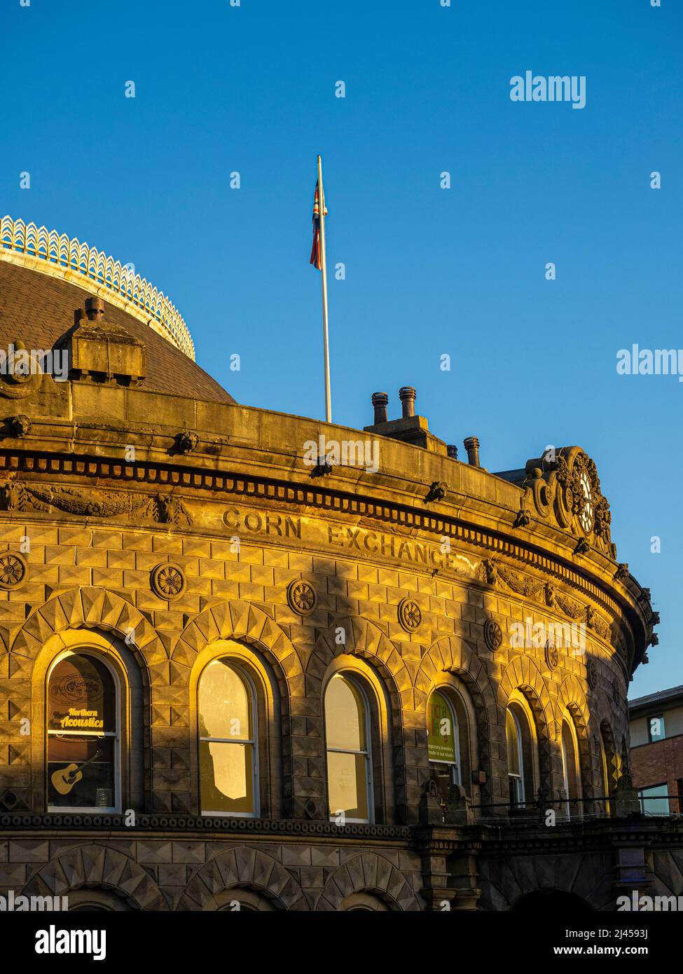 Façade d'entrée ouest du bâtiment de forme ovale Corn Exchange à Leeds, West Yorkshire, Royaume-Uni. Banque D'Images