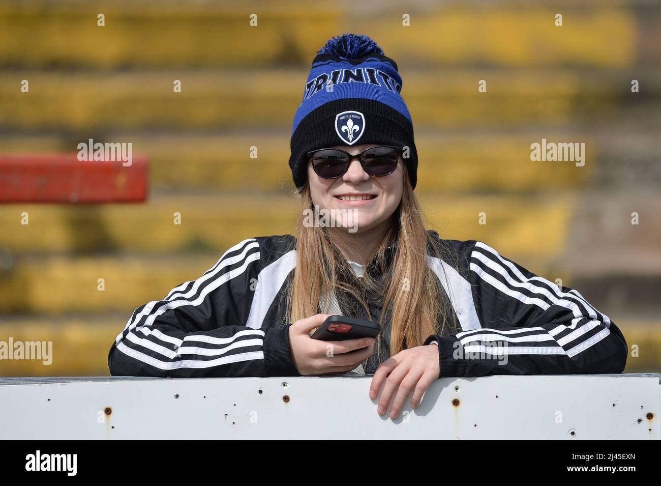 Wakefield, Angleterre - 10th avril 2022 - Wakefield Trinity fan. Rugby League Betfred Super Challenge Cup Quarter finals Wakefield Trinity vs Wigan Warriors au stade Bebe Well support, Wakefield, Royaume-Uni Dean Williams Banque D'Images