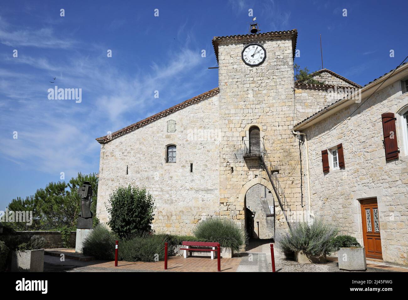 Laroque-Timbaut (sud-ouest de la France) : Tour de l'horloge sur la place de la Halle Banque D'Images