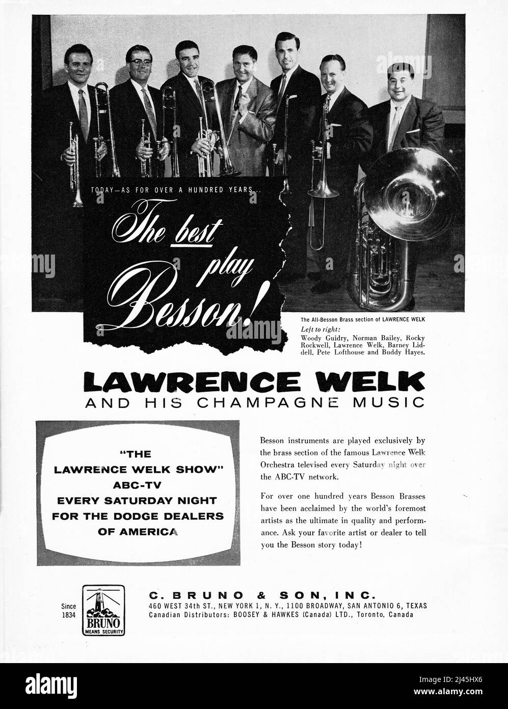 Une annonce d'une page entière d'un magazine de musique américain 1956 pour les instruments en laiton Besson présentant la star de télévision Lawrence Welk et sa section en laiton Banque D'Images