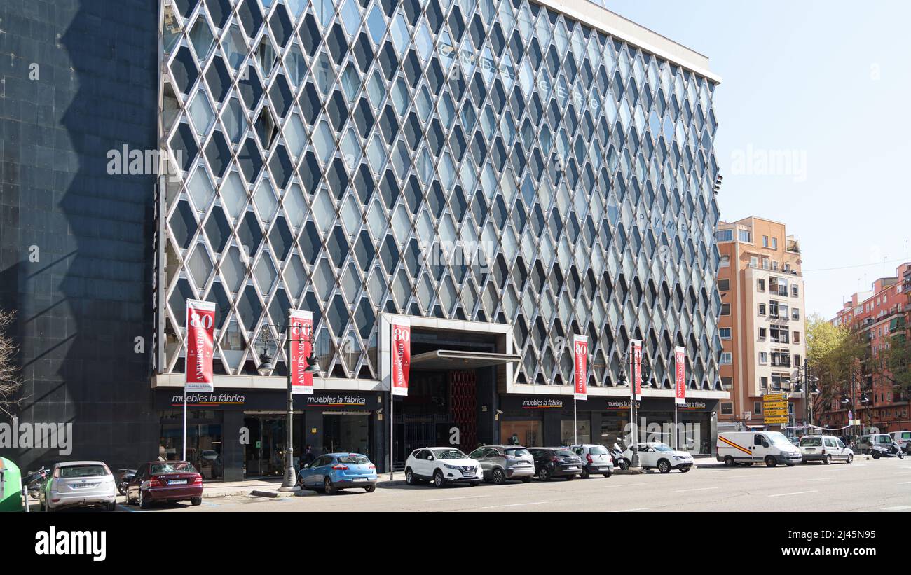 VALENCIA, ESPAGNE - 07 AVRIL 2022: Muebles la Fabrica est une entreprise spécialisée dans la vente et la distribution de meubles, articles de décoration et accessoires Banque D'Images