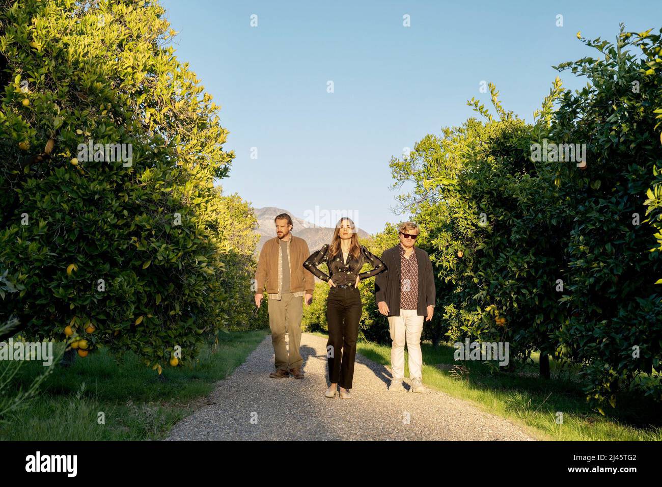 JESSE PLEMONS, JASON SEGEL et LILY COLLINS dans WINDFALL (2022), dirigé par CHARLIE MCDOWELL. Crédit: Films / Album de Mutresa Banque D'Images