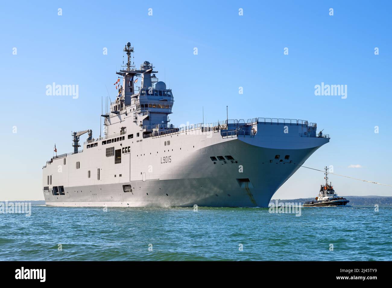 FS Dixmude (L9015) est un navire d'assaut amphibie de classe Mistral de la Marine nationale française - avril 2022. Banque D'Images