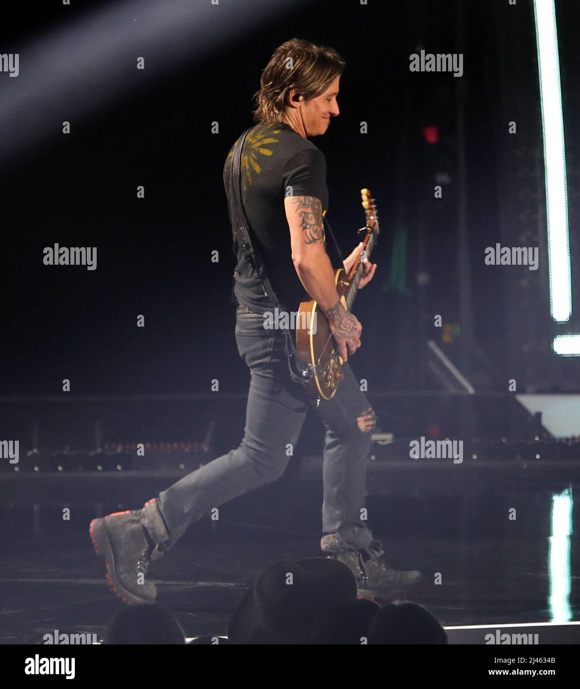 Keith Urban sur scène pour 2022 CMT (Country Music Television) Music Awards - spectacle, Nashville Municipal Auditorium, Nashville, TN le 11 avril 2022. Photo de: COLLECTION MORA/Everett Banque D'Images