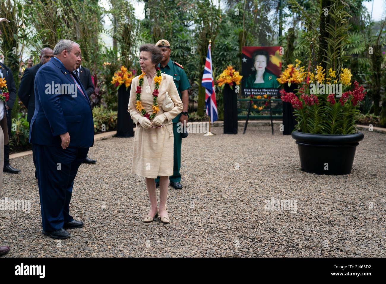 La Princesse Royale visite le jardin d'orchidées au parc d'aventure PNG à Port Moresby, le deuxième jour du voyage royal en Papouasie-Nouvelle-Guinée au nom de la Reine, pour célébrer le Jubilé de platine. Date de la photo: Mardi 12 avril 2022. Banque D'Images